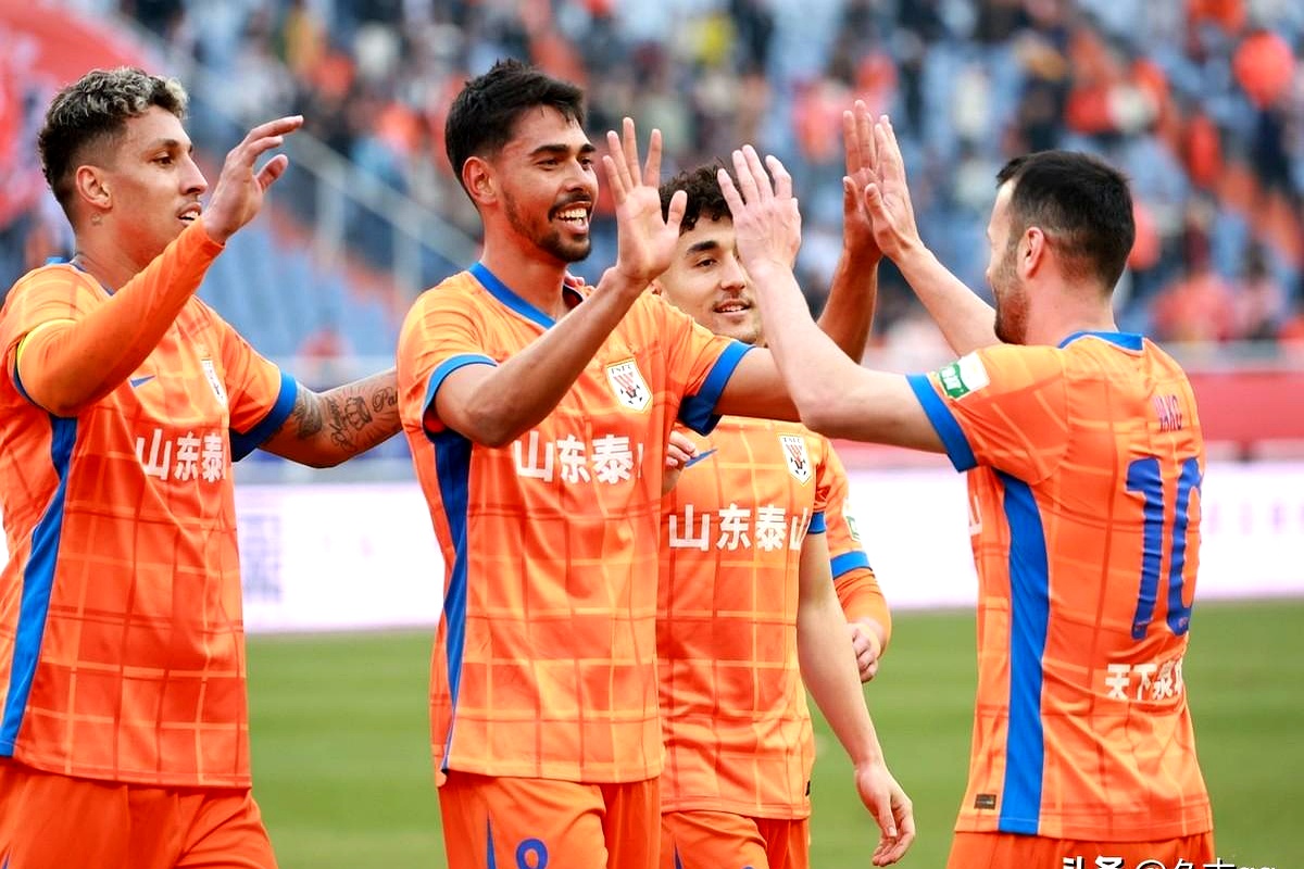 包含国际比赛日意甲传出新动向;山东男篮再遭质疑;管理层表态——气氛紧张;临场指挥获称赞的词条-开云篮球直播